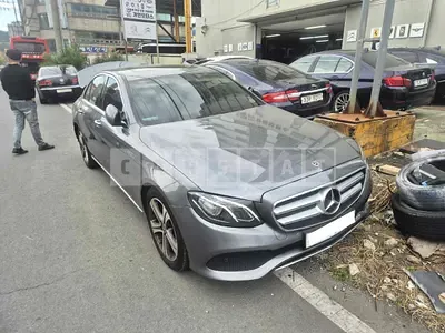 Photo 1 of 16: 2019 Mercedes-Benz E300, VIN WDDZF4JB3KA662557 — Korean insurance auction