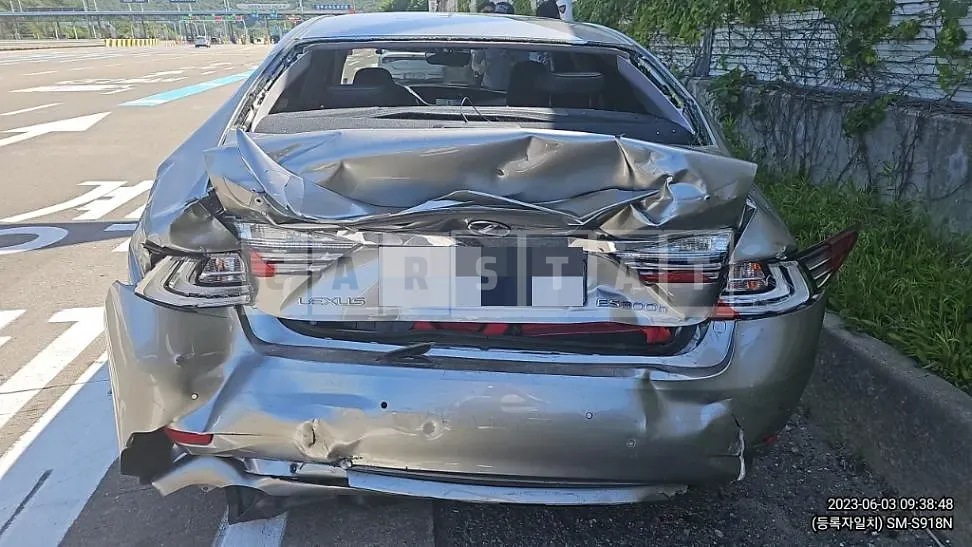 Photo 2 of 8: 2018 Lexus ES300h, VIN JTHBW1GGXJ2179698 — Korean insurance auction