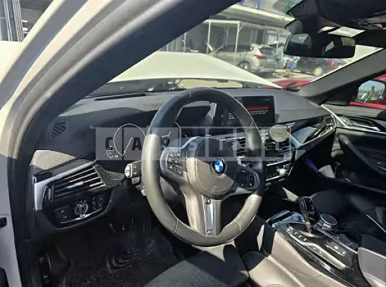 Photo 2 of 6: 2019 BMW 530i M Sport Package Plus — Korean insurance auction