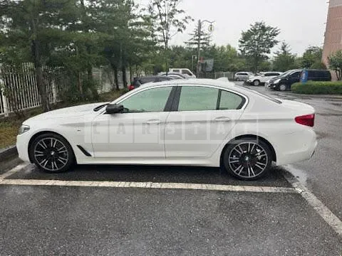 Photo 2 of 11: 2019 BMW 520d xDrive M Sport, VIN WBAJF510XLWW54162 — Korean insurance auction