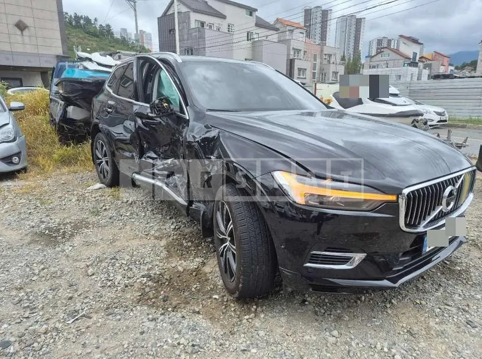 Photo 2 of 18: 2021 Volvo XC60T8 AWD — Korean insurance auction