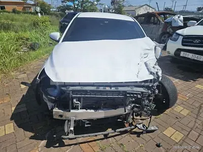 Photo 1 of 11: 2018 Hyundai IONIQ, VIN KMHC051CGJU059155 — Korean insurance auction
