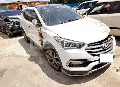 Photo 1 of 17: 2017 Hyundai Santa Fe, VIN KMHSW81UBHU724184 — Korean insurance auction