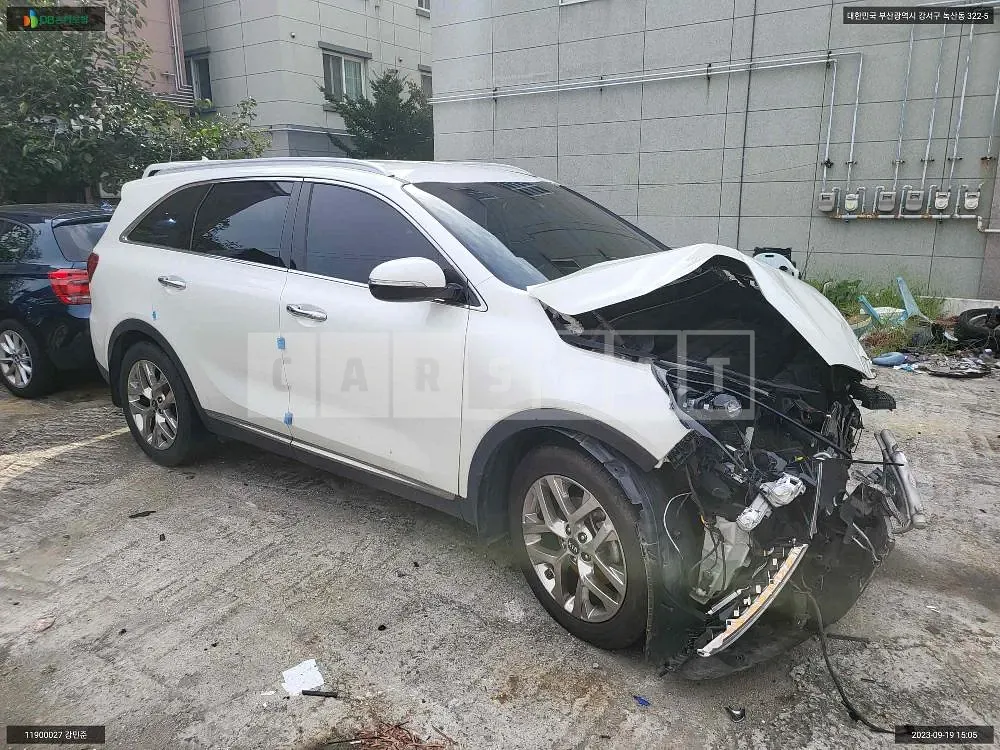 Photo 2 of 5: 2019 Kia Sorento /Sorrento, VIN KNAPH81BBLA587699 — Korean insurance auction