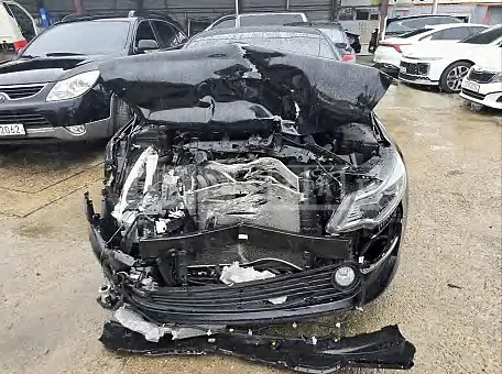 Photo 2 of 18: 2017 Kia K5 — Korean insurance auction