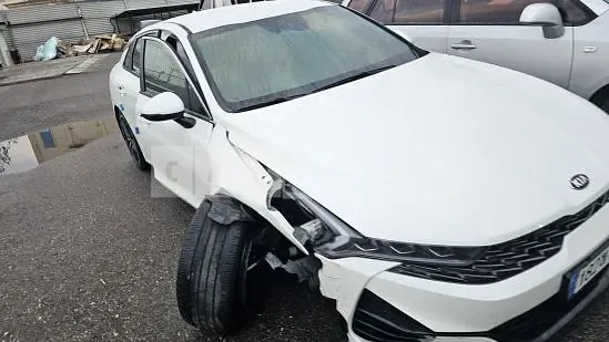 Photo 2 of 14: 2021 Kia K5 — Korean insurance auction