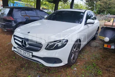 Photo 1 of 16: 2019 Mercedes-Benz E300 — Korean insurance auction