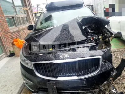 Photo 1 of 10: 2016 Kia Carnival High Limousine, VIN KNAME81ABGS238112 — Korean insurance auction