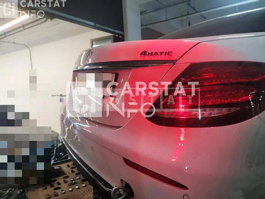 Photo 2 of 26: 2017 Mercedes-Benz E220 d 4Matic — Korean insurance auction