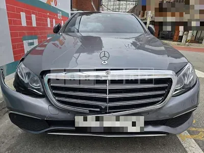 Photo 1 of 28: 2017 Mercedes-Benz E300 4Matic — Korean insurance auction