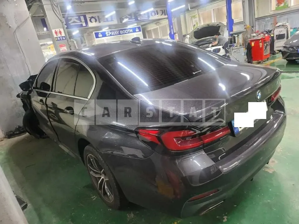 Photo 2 of 6: 2021 BMW 520i — Korean insurance auction