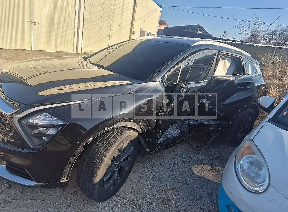 Photo 2 of 10: 2024 Kia Sportage — Korean insurance auction