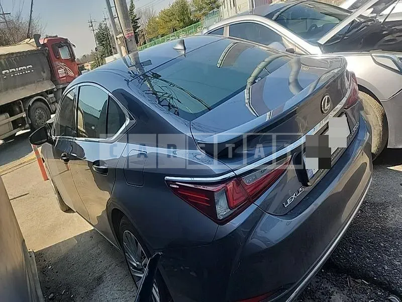 Photo 2 of 7: 2022 Lexus ES300h — Korean insurance auction