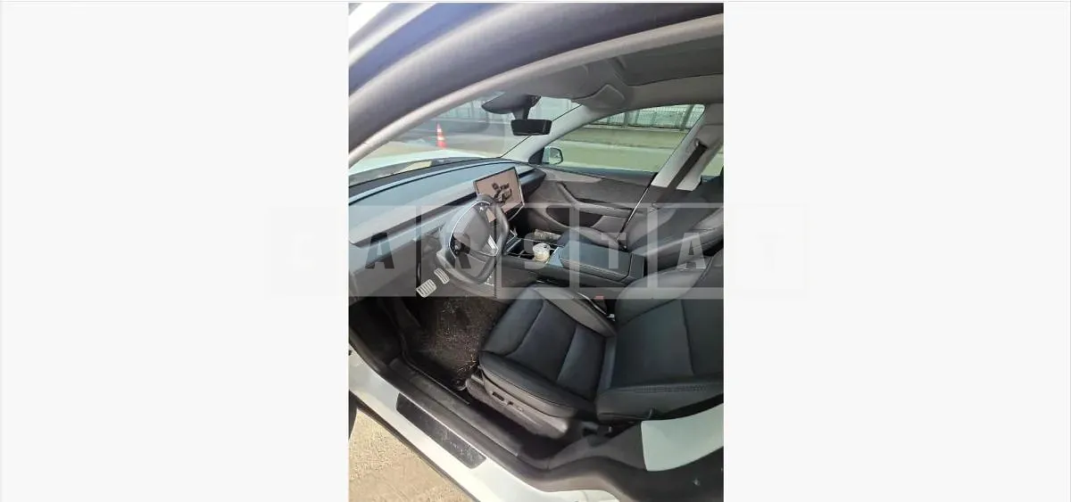 Photo 2 of 8: 2025 Tesla Model Y Long Range — Korean insurance auction