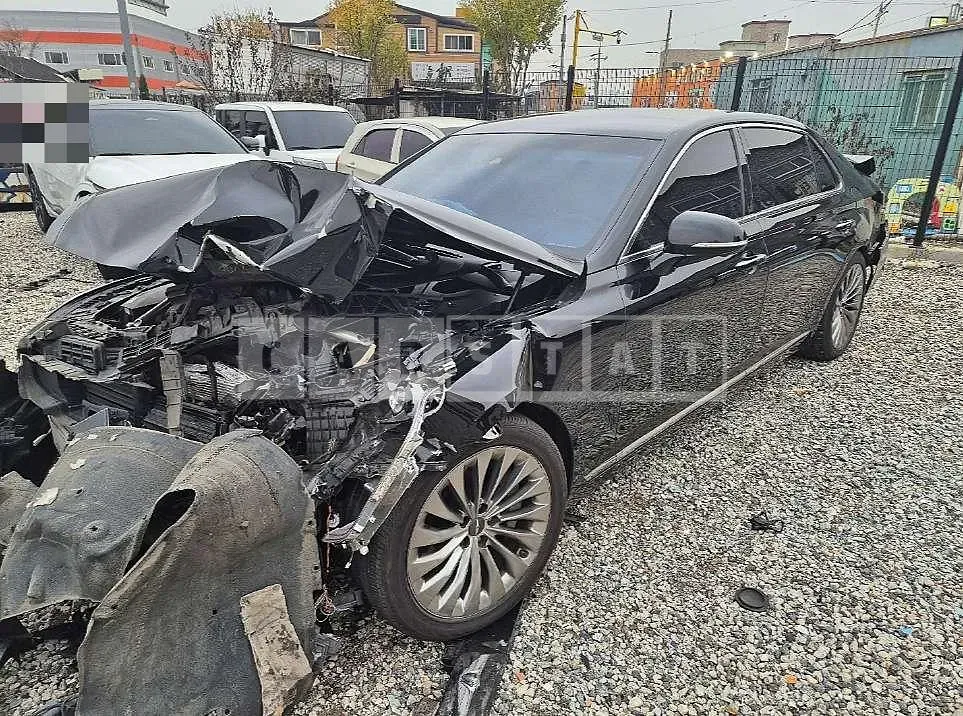 Photo 2 of 10: 2016 Genesis EQ900 — Korean insurance auction