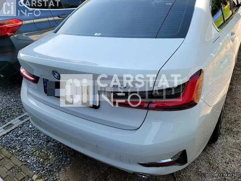 Photo 2 of 4: 2022 BMW 320i, VIN WBA5X5109NFM13744 — Korean insurance auction