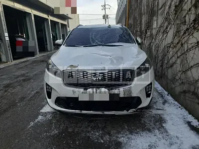 Photo 1 of 20: 2018 Kia Sorento, VIN KNAPG81BBKA487503 — Korean insurance auction