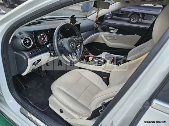 Photo 2 of 48: 2017 Mercedes-Benz E220d — Korean insurance auction