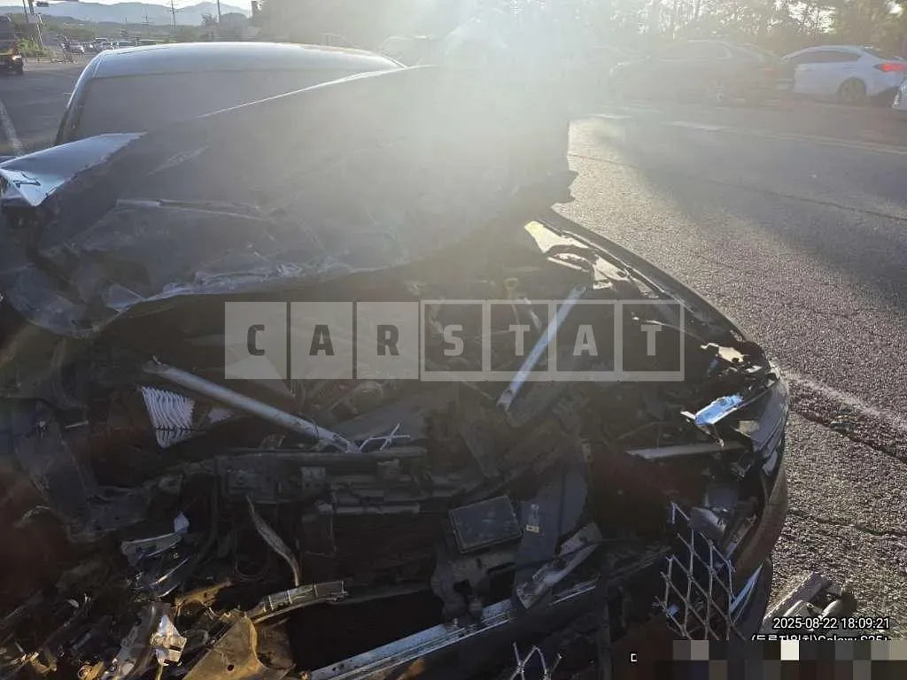 Photo 2 of 13: 2021 Genesis G90 3.8 — Korean insurance auction
