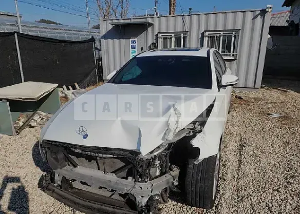 Photo 2 of 9: 2018 Mercedes-Benz E300, VIN WDDZF4JB5JA474640 — Korean insurance auction