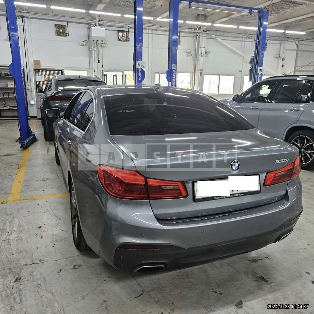 Photo 2 of 9: 2018 BMW 530i — Korean insurance auction