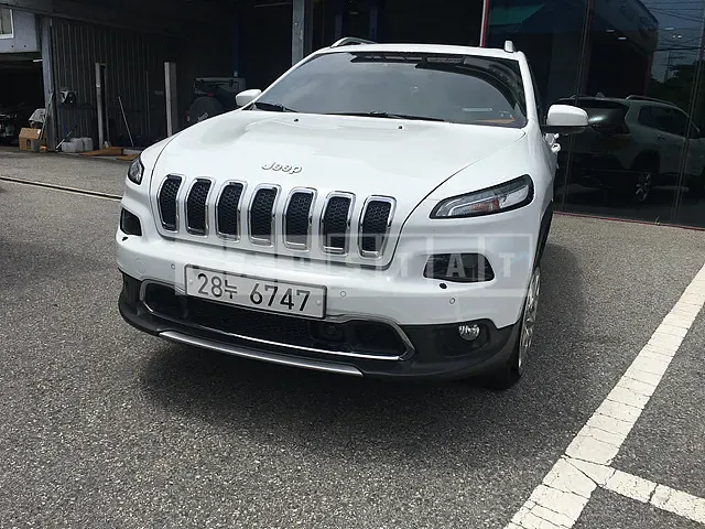 Photo 2 of 50: 2015 Jeep Cherokee, VIN 1C4PJMDY9FW557045 — Korean insurance auction