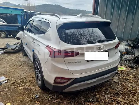 Photo 2 of 11: 2019 Hyundai Santa Fe, VIN KMHS381BBKU002426 — Korean insurance auction