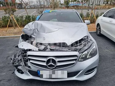 Photo 1 of 11: 2016 Mercedes-Benz E250 BlueTec 4Matic, VIN WDDHF9HB4GB303718 — Korean insurance auction