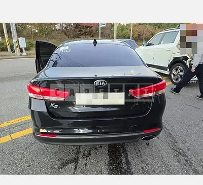 Photo 1 of 4: 2017 Kia K5 — Korean insurance auction