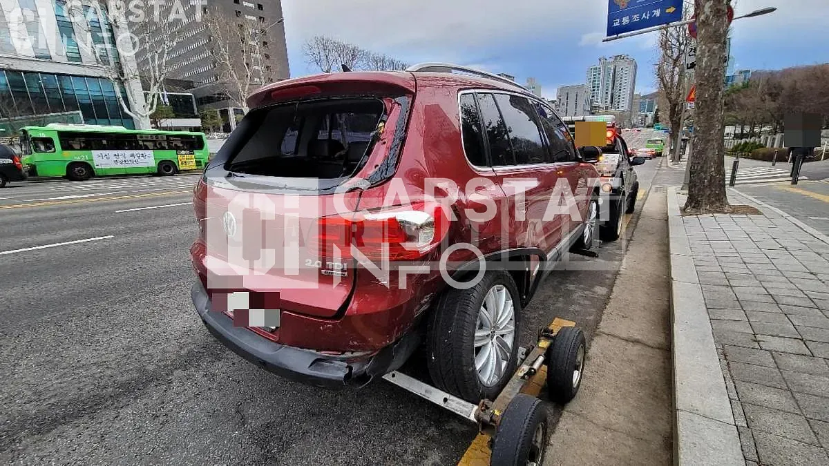 Photo 2 of 11: 2015 Volkswagen Tiguan 2.0 TDI Blue Motion, VIN WVGZZZ5NZFW087105 — Korean insurance auction