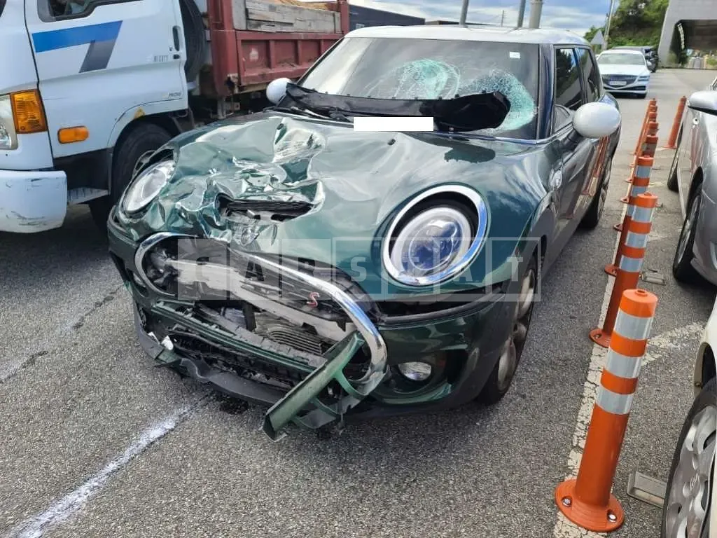 Photo 2 of 30: 2018 MINI Cooper S Clubman, VIN WMWLN9107J2G08301 — Korean insurance auction