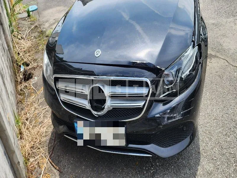 Photo 2 of 16: 2017 Mercedes-Benz E300 — Korean insurance auction