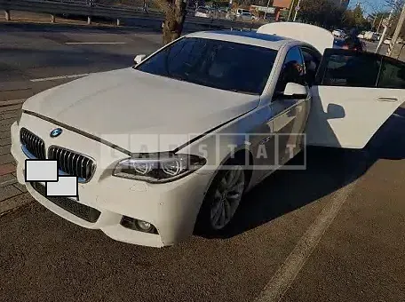 Photo 2 of 9: 2016 BMW 520d, VIN WBA5E5101GG071385 — Korean insurance auction
