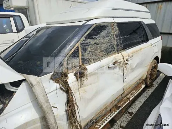 Photo 2 of 13: 2024 Kia Carnival High Limousine — Korean insurance auction