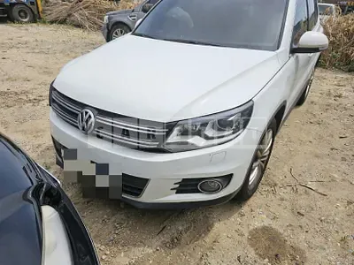 Photo 1 of 8: 2016 Volkswagen Tiguan 2.0 TDI BMT, VIN WVGZZZ5NZGW548093 — Korean insurance auction