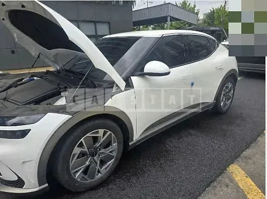 Photo 2 of 21: 2022 Genesis GV60 Electric Car — Korean insurance auction