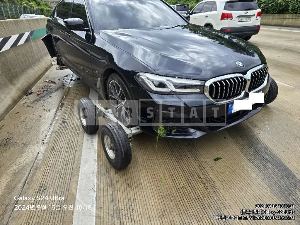 Photo 2 of 9: 2022 BMW 530i — Korean insurance auction