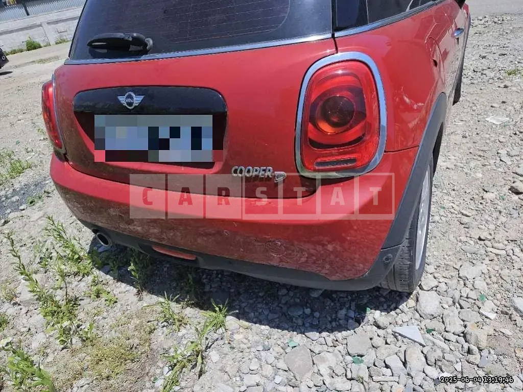 Photo 2 of 18: 2017 MINI Cooper D — Korean insurance auction