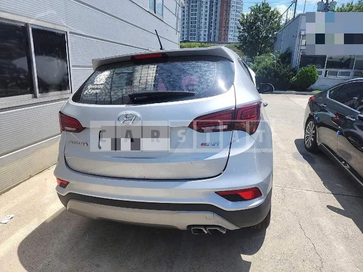 Photo 2 of 38: 2016 Hyundai Santa Fe DM, VIN KMHSW81UBGU660049 — Korean insurance auction