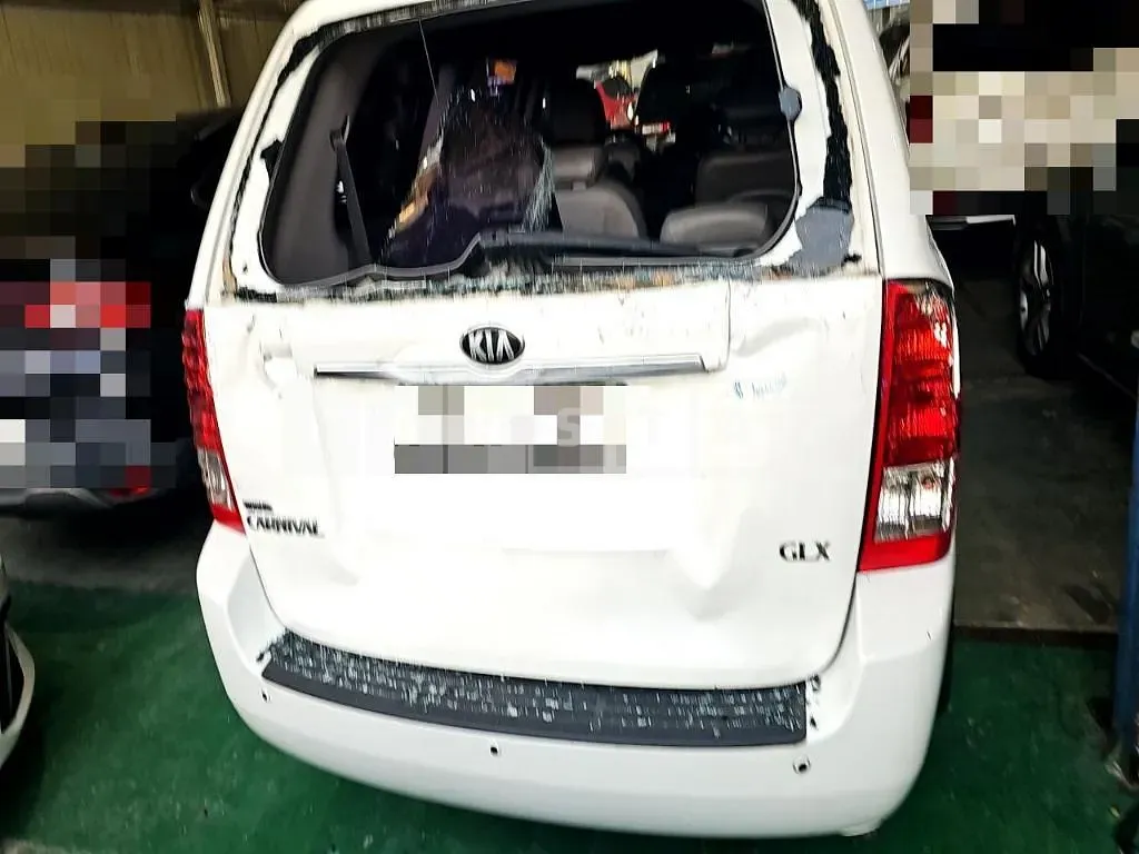 Photo 2 of 21: 2014 Kia Carnival — Korean insurance auction