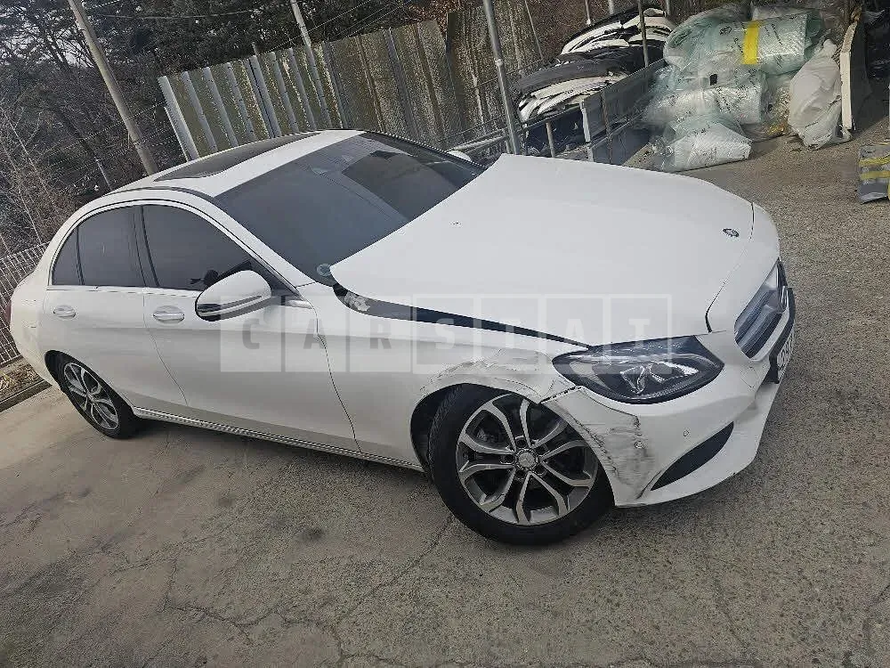 Photo 2 of 36: 2017 Mercedes-Benz C200, VIN WDDWF4CB3HF492812 — Korean insurance auction