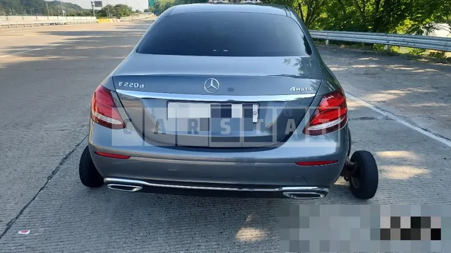 Photo 2 of 20: 2019 Mercedes-Benz E220 d 4Matic — Korean insurance auction