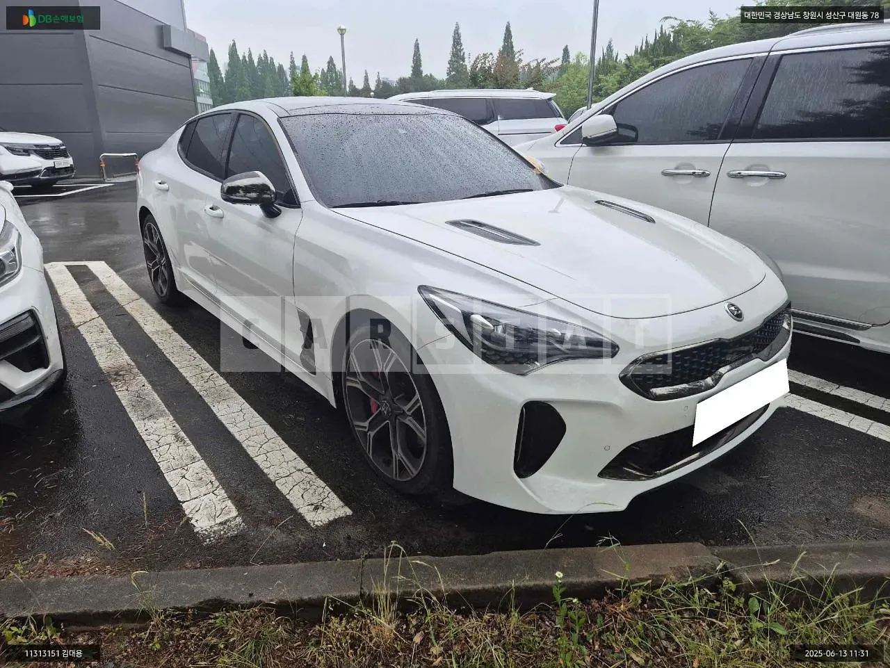 Photo 2 of 9: 2018 Kia Stinger, VIN KNAE751CBJS037229 — Korean insurance auction