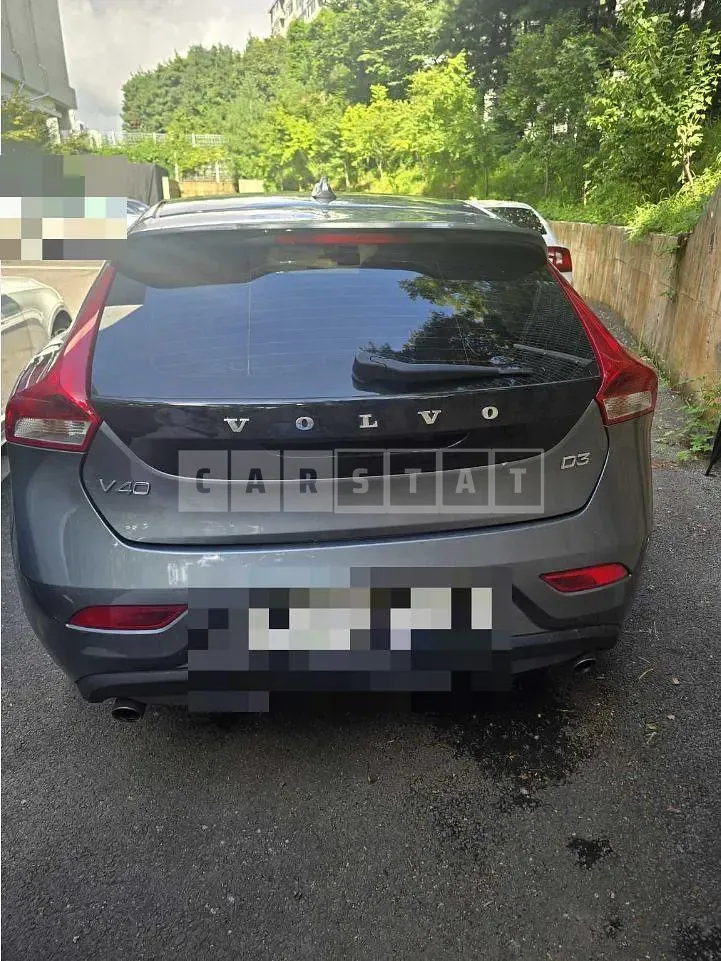 Photo 2 of 11: 2018 Volvo V40D3 — Korean insurance auction