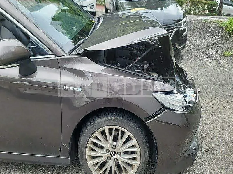 Photo 2 of 9: 2018 Toyota Camry Hybrid, VIN JTNB21HK0J3005449 — Korean insurance auction