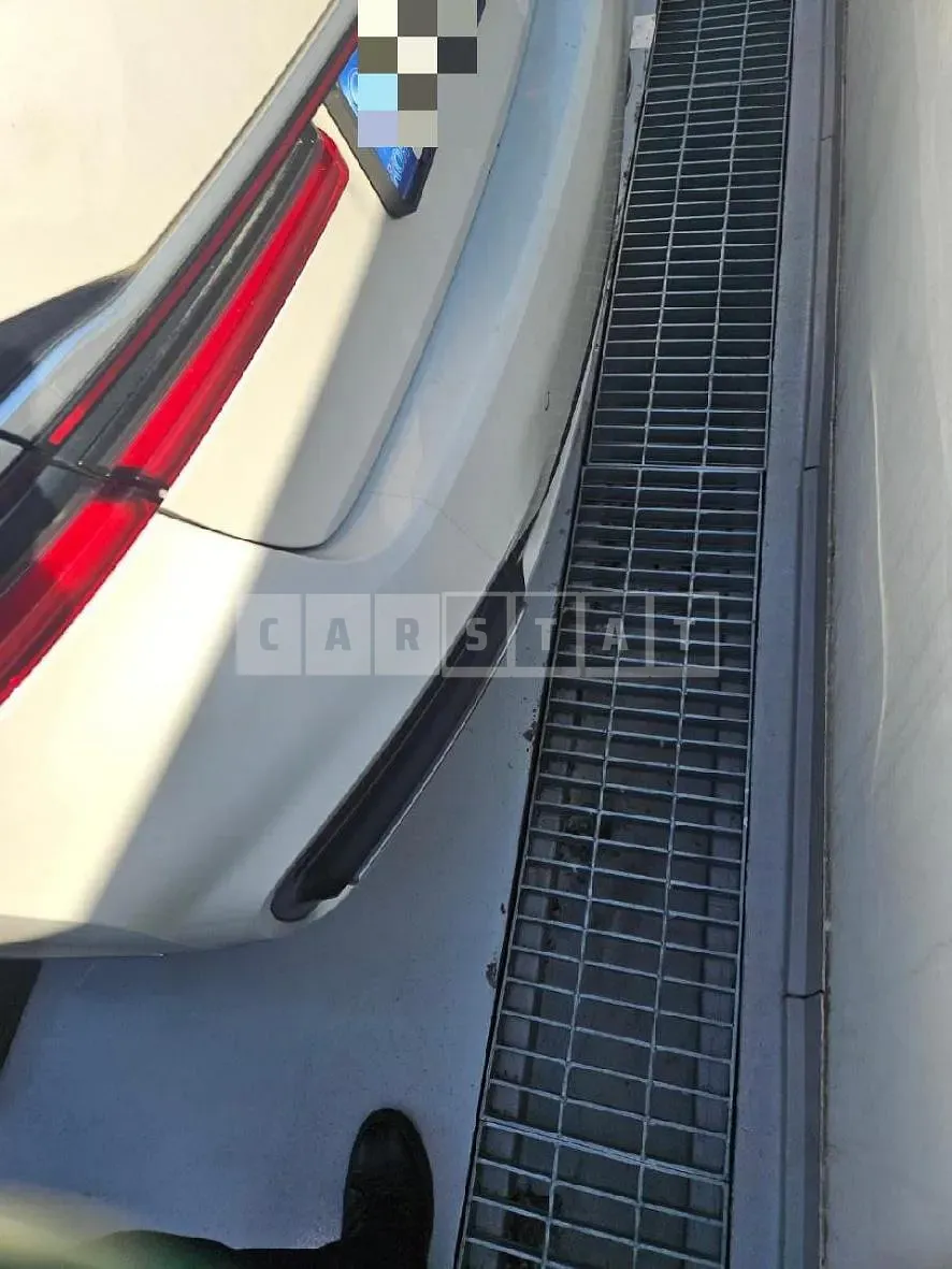 Photo 2 of 33: 2020 BMW 745e iPerformance — Korean insurance auction