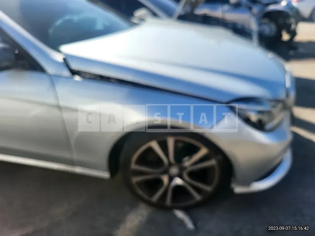 Photo 2 of 12: 2015 Mercedes-Benz E220 BlueTec Avant-Garde — Korean insurance auction
