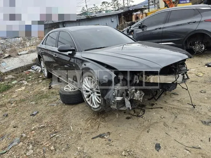 Photo 2 of 8: 2015 Audi A8L 60 TDI quattro, VIN WAUZZZ4H7FN034544 — Korean insurance auction