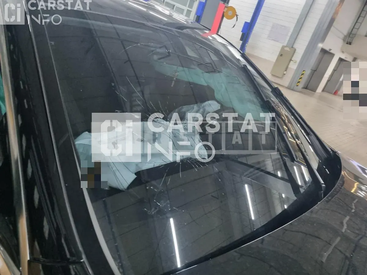 Photo 2 of 14: 2017 Mercedes-Benz E 300, VIN WDDZF4JB2HA171678 — Korean insurance auction