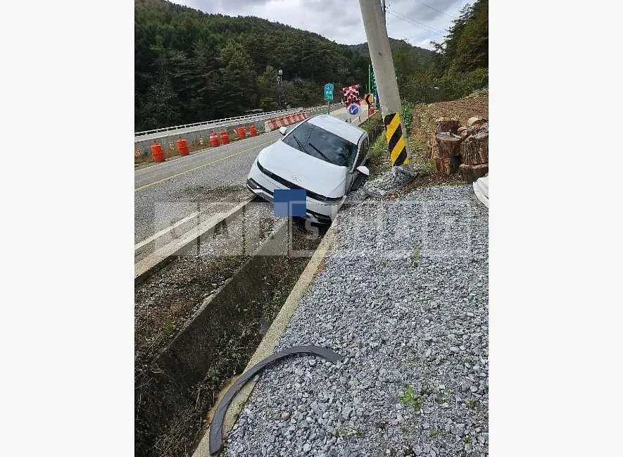 Photo 2 of 19: 2023 Hyundai IONIQ 5 Long Range Electric Car AWD — Korean insurance auction